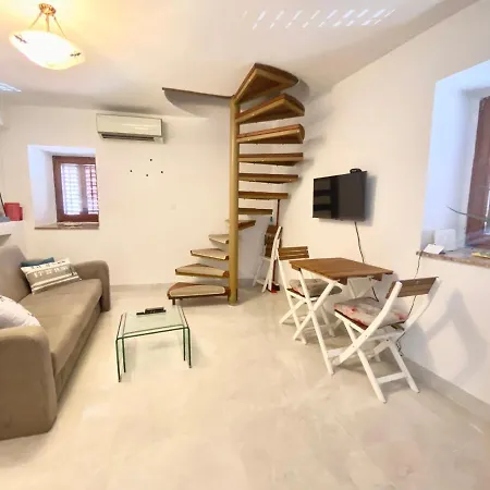 Center Old Town - 1min To Palace *